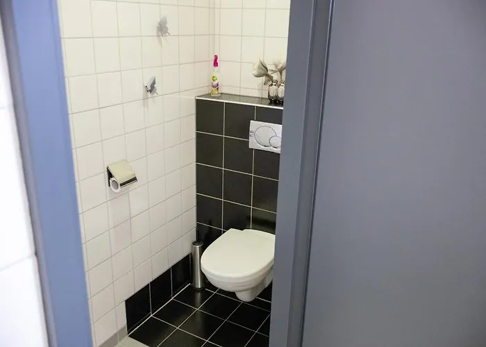 Oda ve Kahvaltı Voormalige Gevangenis Cel Bij Gezond Aan Zee - Toegang Wellnesstuin Meerprijs